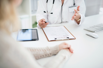 以舌背糜烂为首发表现的先天性角化不良1例