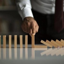 穿越峰峦与低谷：双相障碍患者自杀风险的评估和处理 | 专家视角